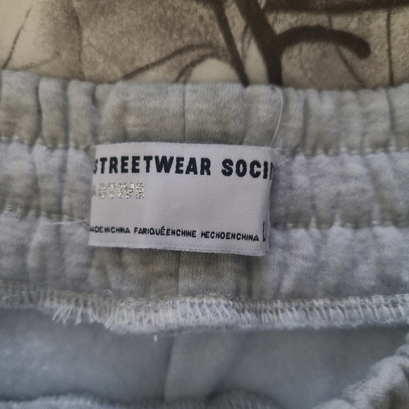 NWOT. Sweat pants - Picture 2 of 4